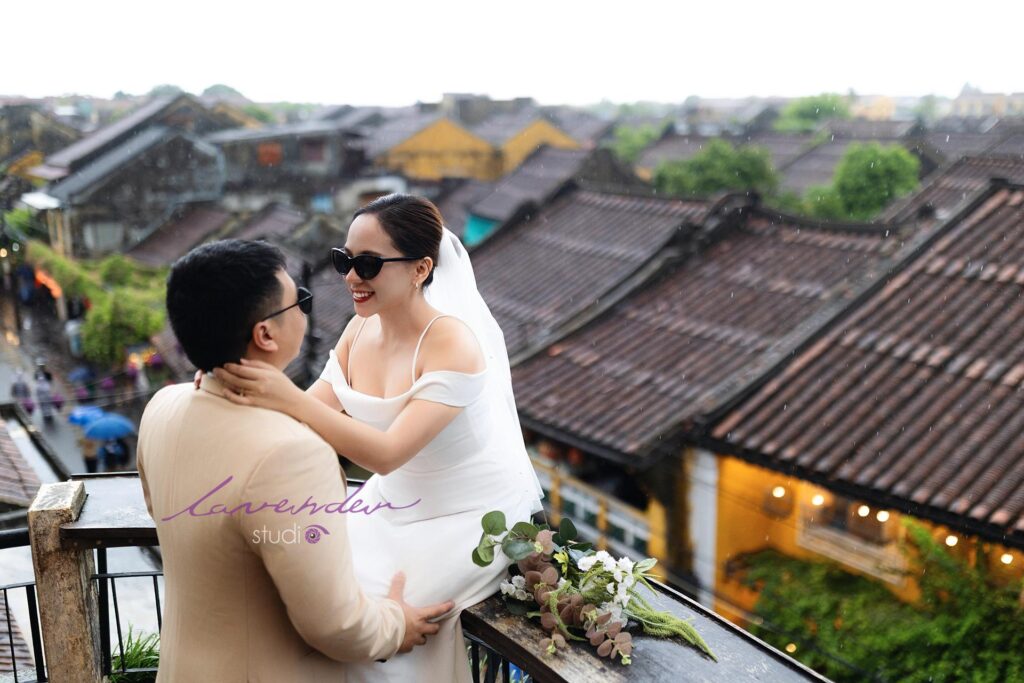 Lựa chọn trang phục chụp ảnh cưới tự nhiên ở Hội An vào ngày mưa cùng Lavender Wedding