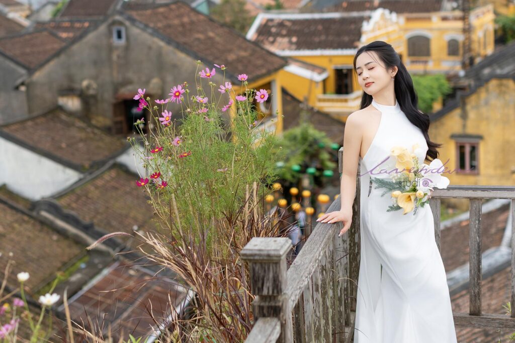 Trang phục tươi sáng chụp ảnh cưới ở Hội An