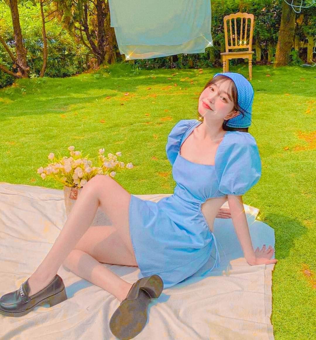 Mấy c e ở phòng có món quà nhỏ gọi tặng e, quà kỷ niệm, nhớ giữ gìn cẩn thận nhé  Mấy c e ở phòng có món quà nhỏ gọi tặng e, quà kỷ niệm, nhớ giữ gìn cẩn thận nhé