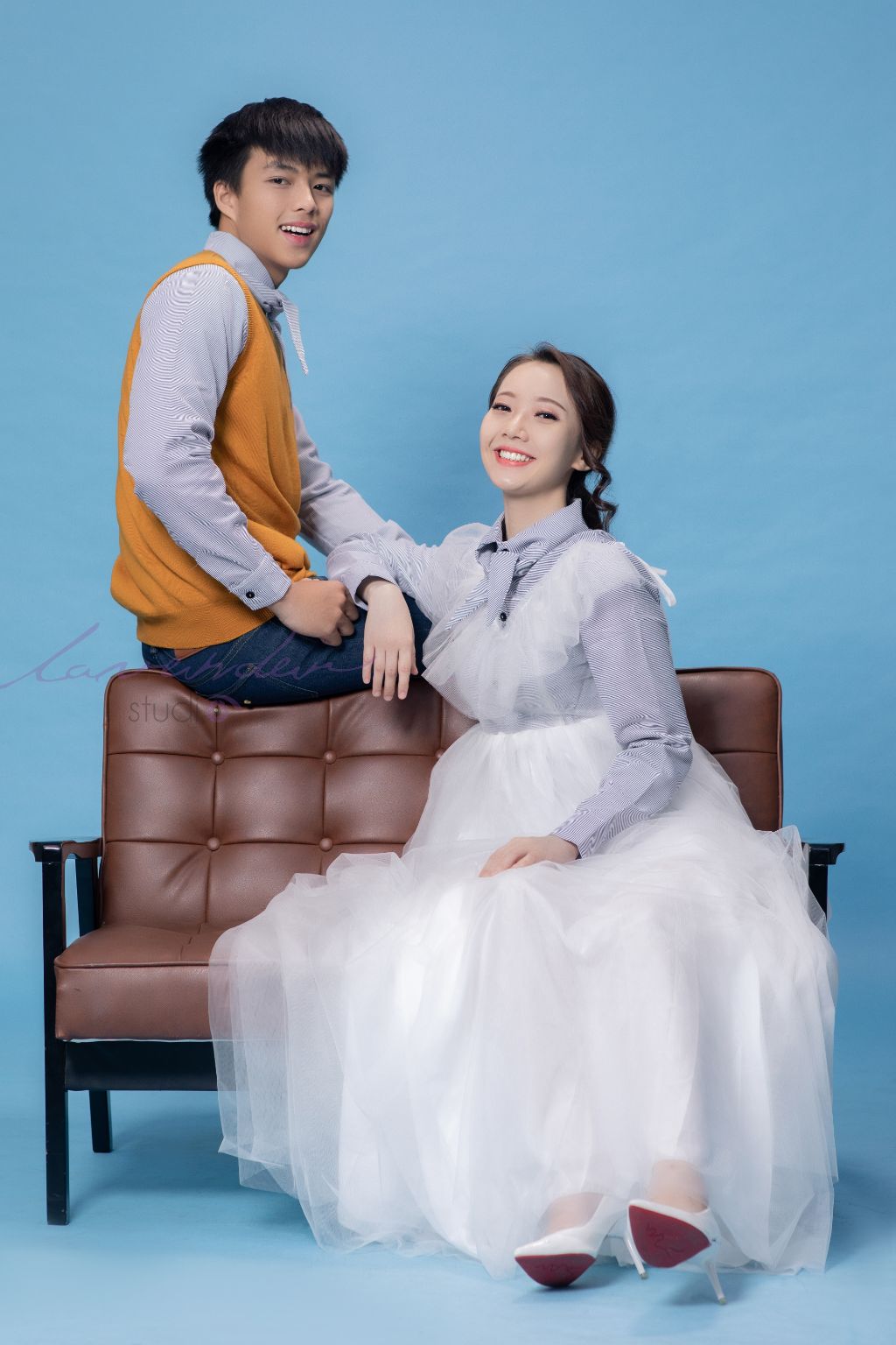 Chụp ảnh cưới phong cách Hàn Quốc với phụ kiện sáng tạo