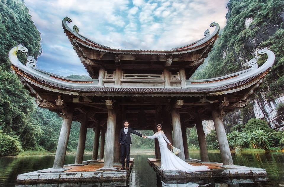 có nên chụp ảnh cưới ở chùa