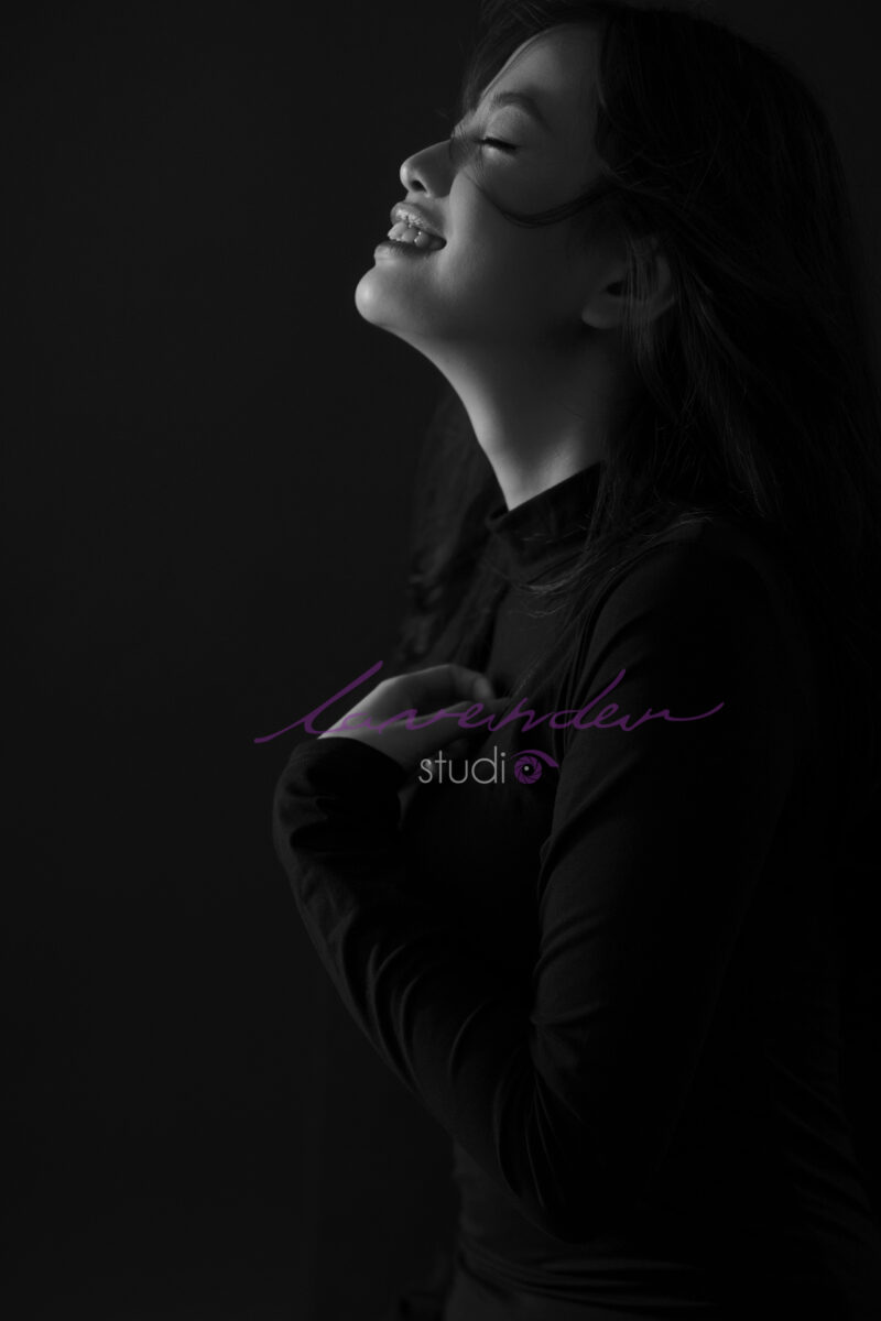 Chụp ảnh chân dung đen trắng uy tín ở Lavender studio Đà nẵng