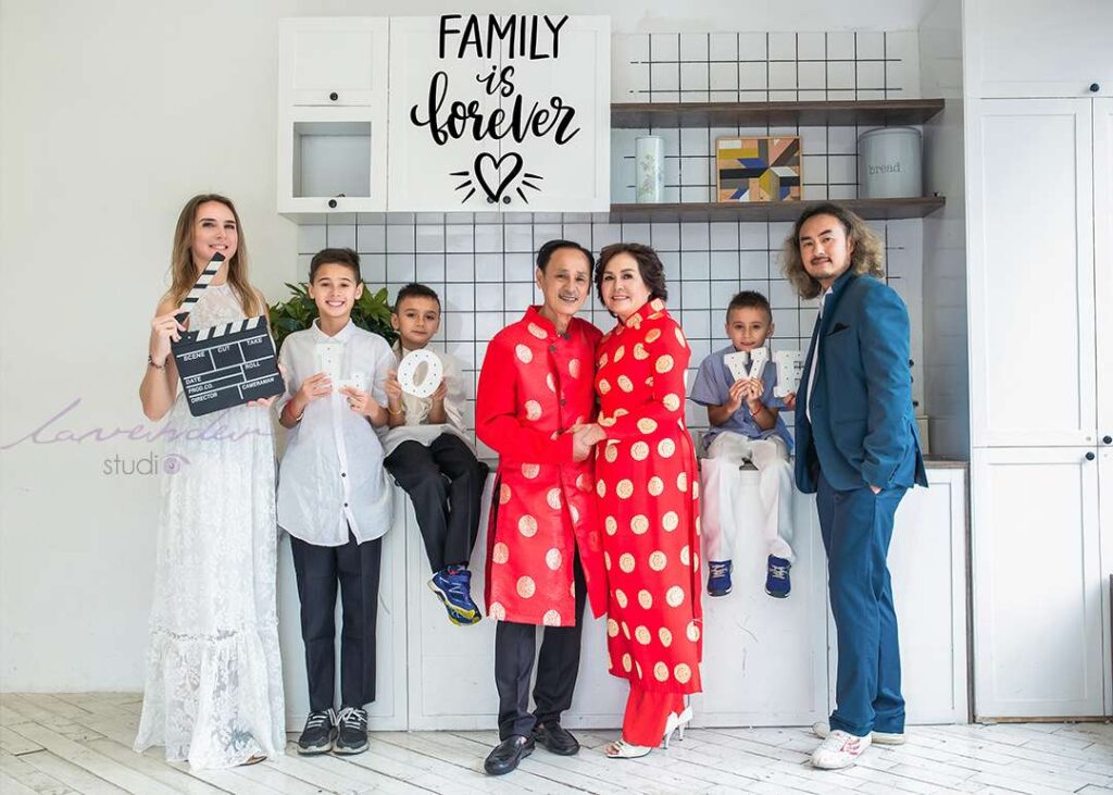 Chụp ảnh áo dài Tết cùng gia đình ở Hà nội
