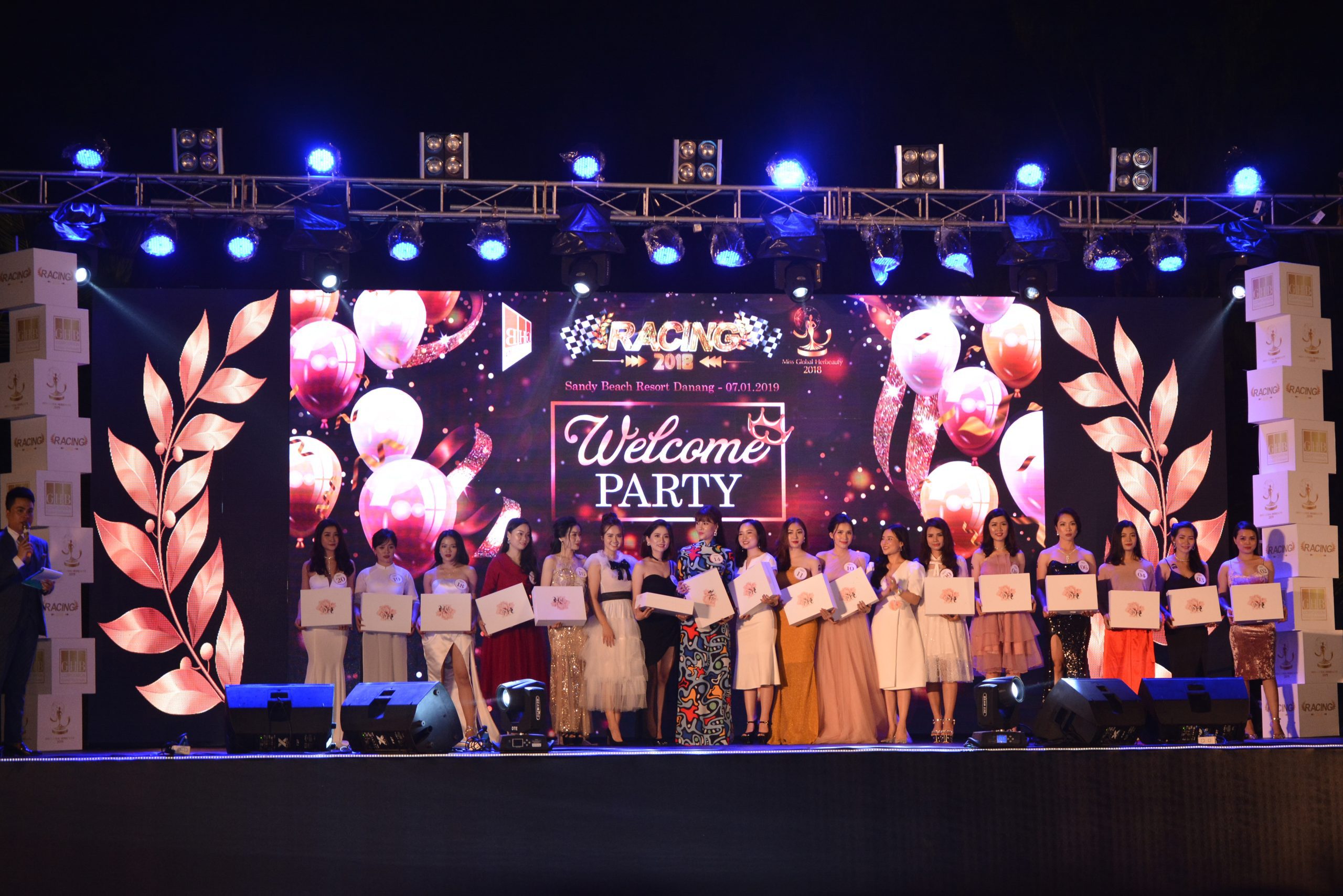 Không khí Year End Party cuối năm tại Hà Nội được ghi lại trọn vẹn