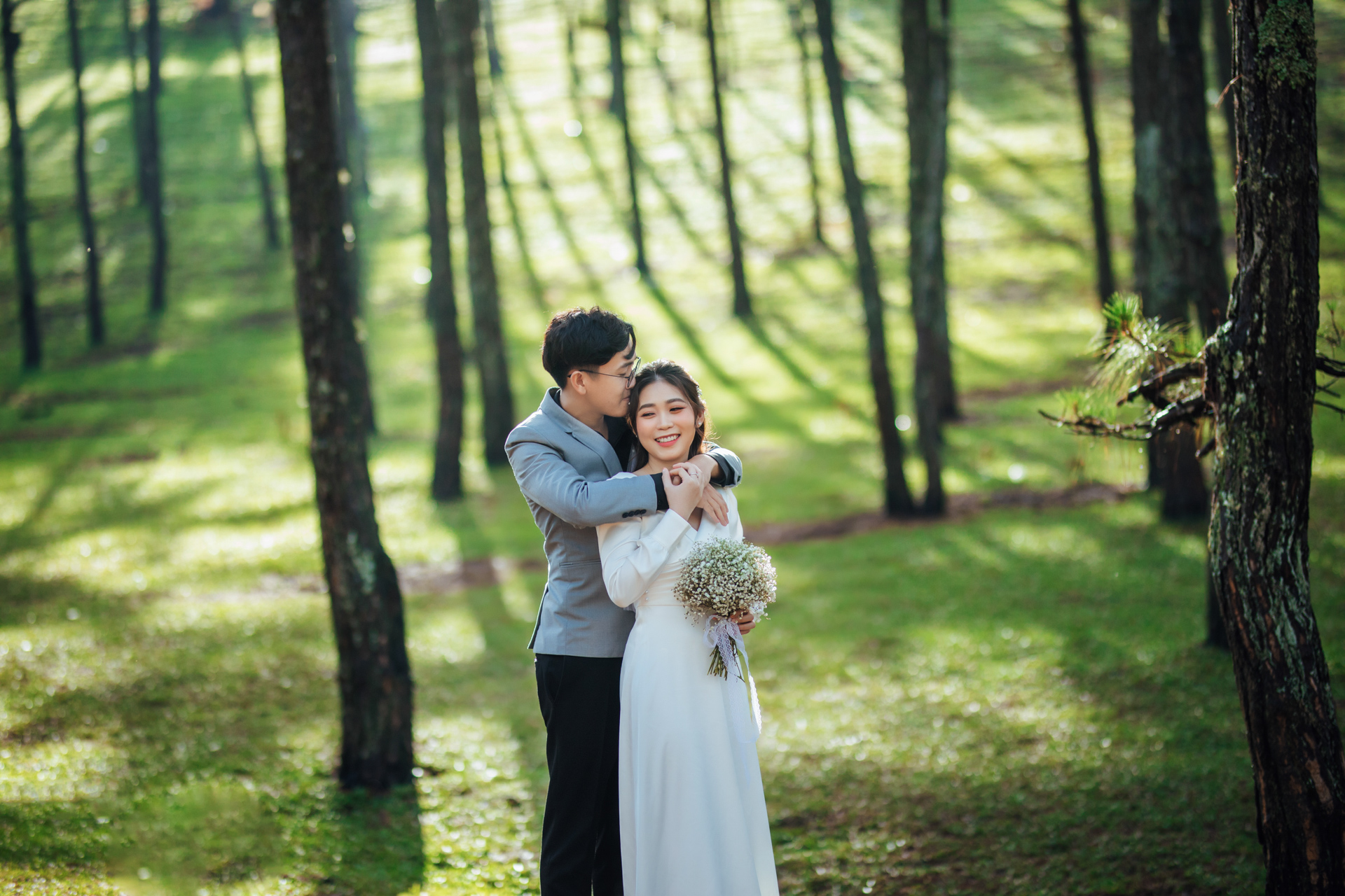 Chụp ảnh couple áo dài giữa rừng thông Đà Lạt đẹp như phim